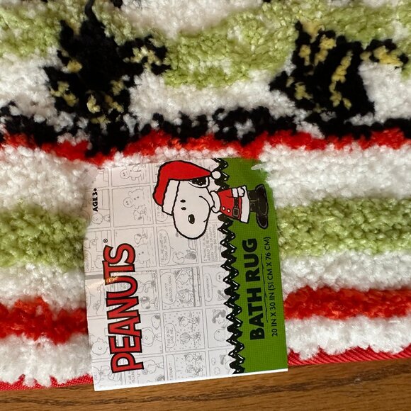 NWT Peanuts Snoopy w/Woodstocks Holly, Bow, HOLIDAY Bath/Kitchen Plush Mat/Rug - Picture 2 of 3